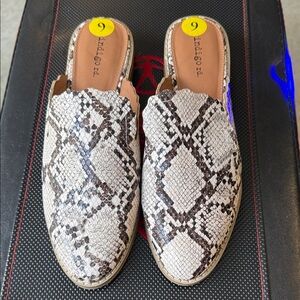 Indigo Snakeskin Pattern Flats